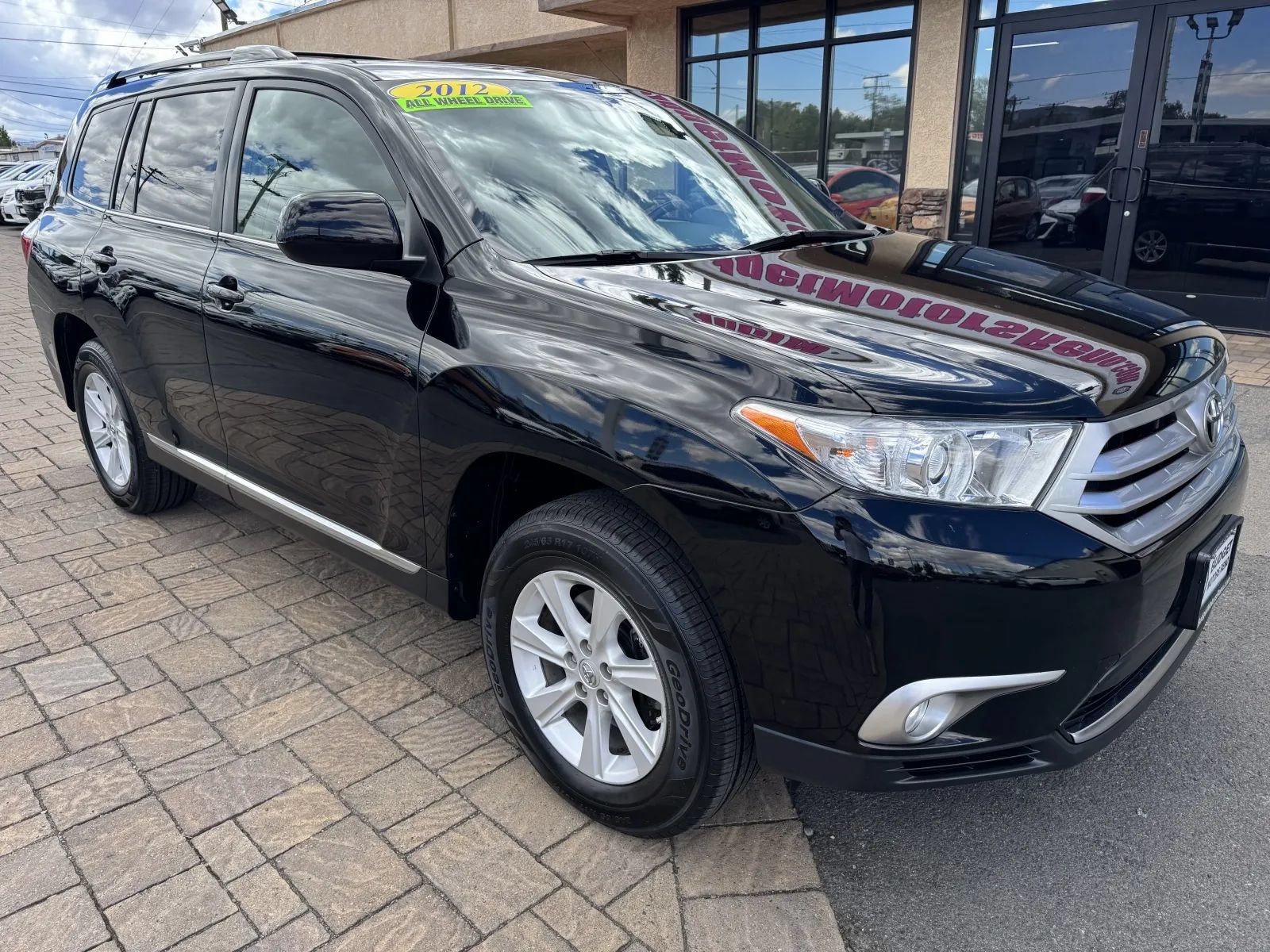 Used 2012 Toyota Highlander SE w/ Tow Pkg AWD/4WD image 8