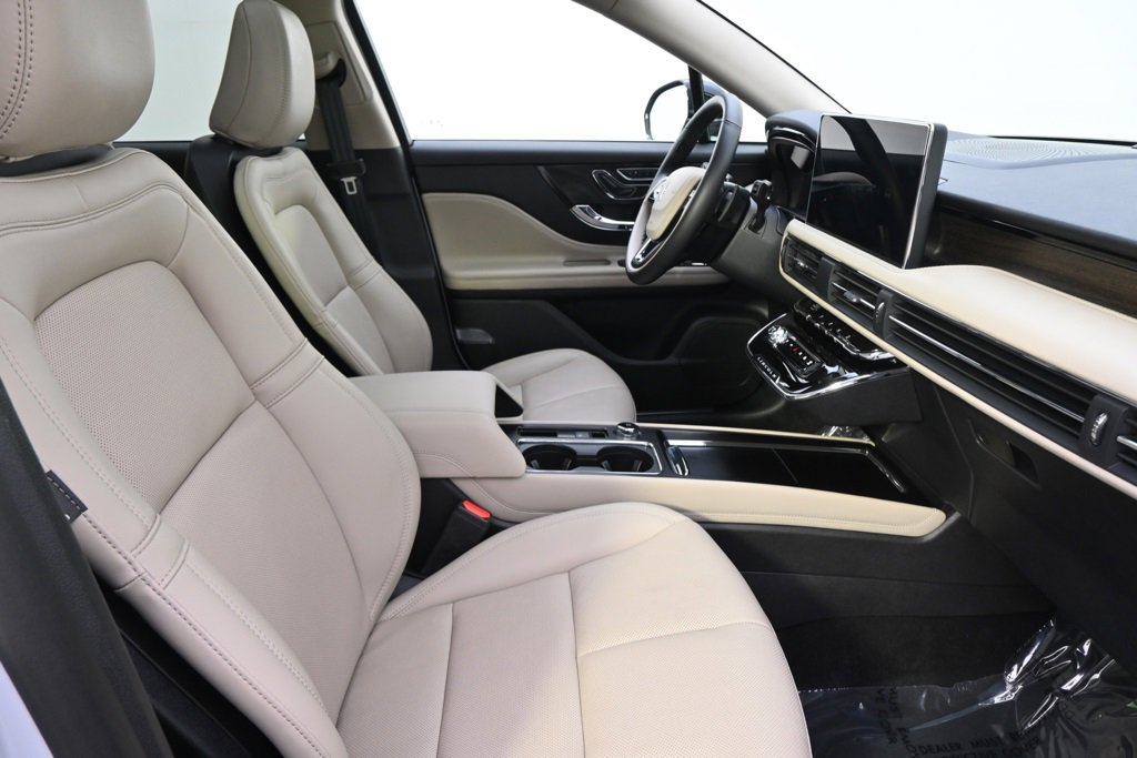 New 2025 Lincoln Corsair Reserve w/ Towing Package image 14