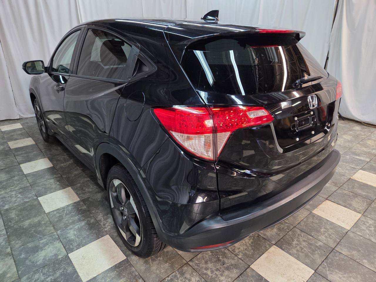 Used 2018 Honda HR-V EX image 6