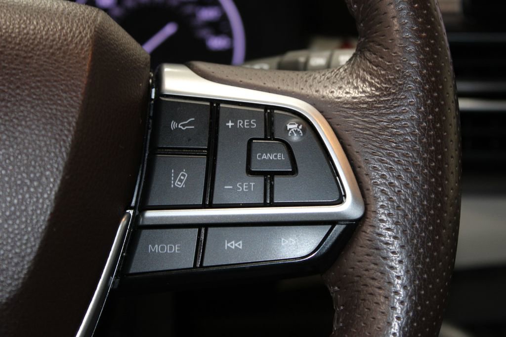 Used 2021 Toyota Sienna Platinum AWD/4WD image 47