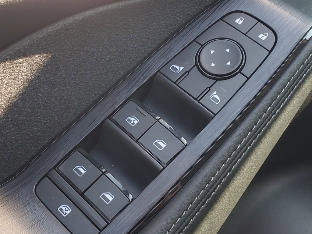 New 2026 Nissan Rogue Platinum AWD/4WD image 13