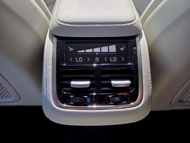 New 2027 Volvo XC90 B6 Ultra AWD/4WD image 14
