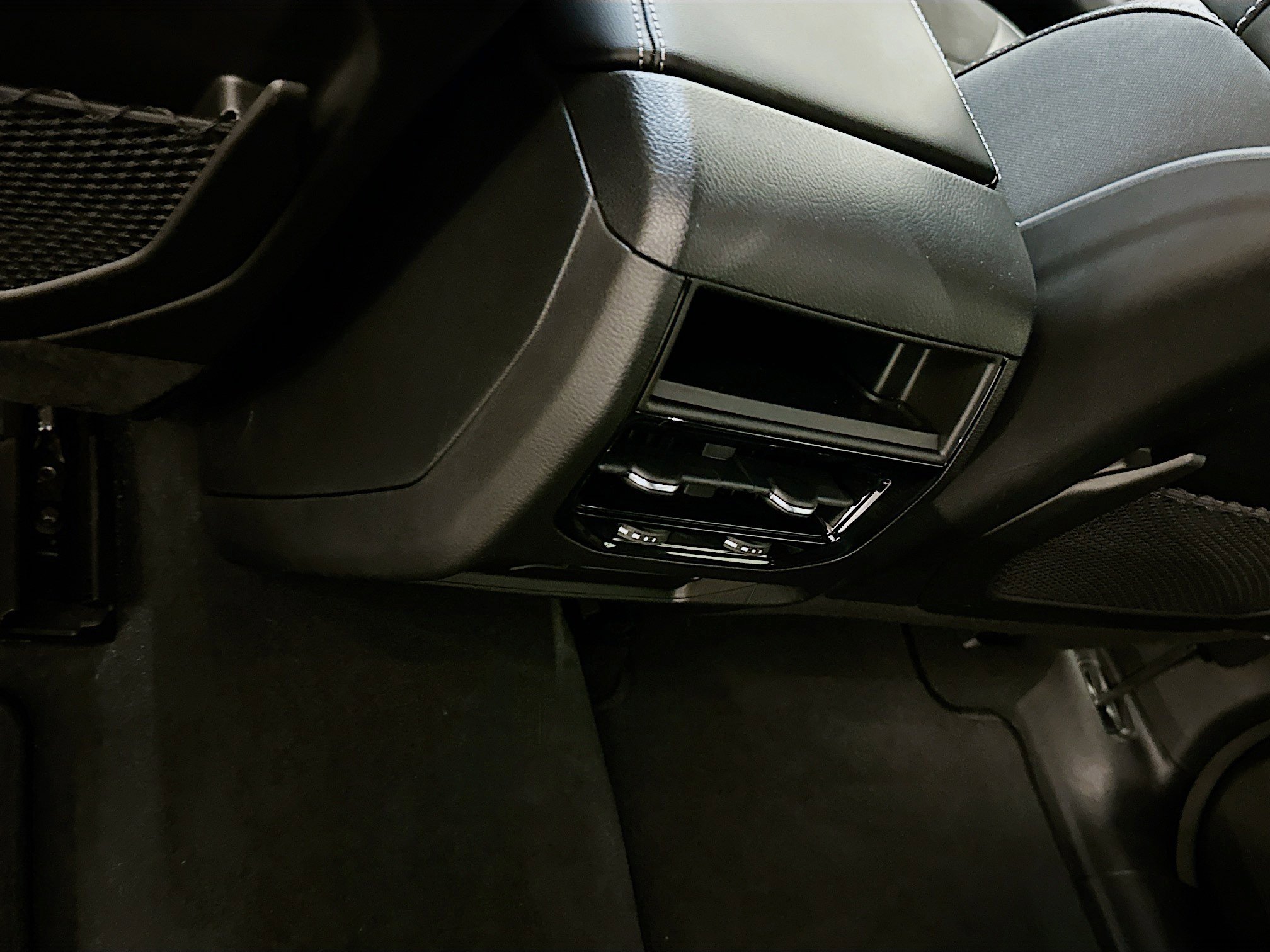 Used 2023 Jeep Grand Cherokee Altitude AWD/4WD image 27