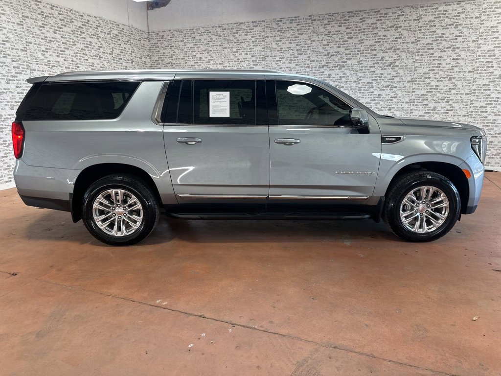 Used 2024 GMC Yukon XL SLT w/ SLT Luxury Package image 8