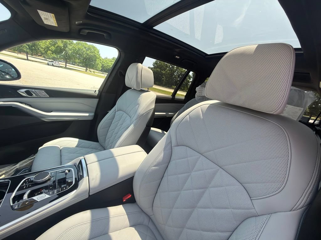 New 2027 BMW X7 xDrive40i w/ M Sport Package AWD/4WD image 16