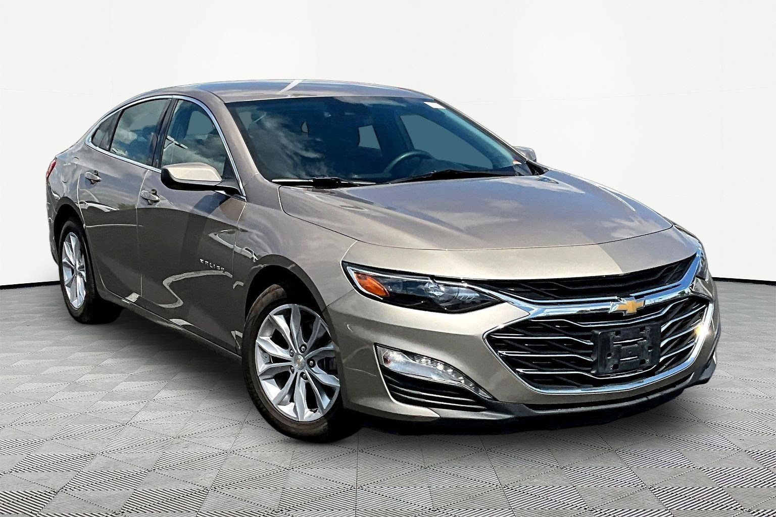 Used 2023 Chevrolet Malibu LT FWD image 3