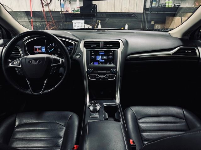 Used 2017 Ford Fusion SE w/ Fusion SE Technology Package image 21