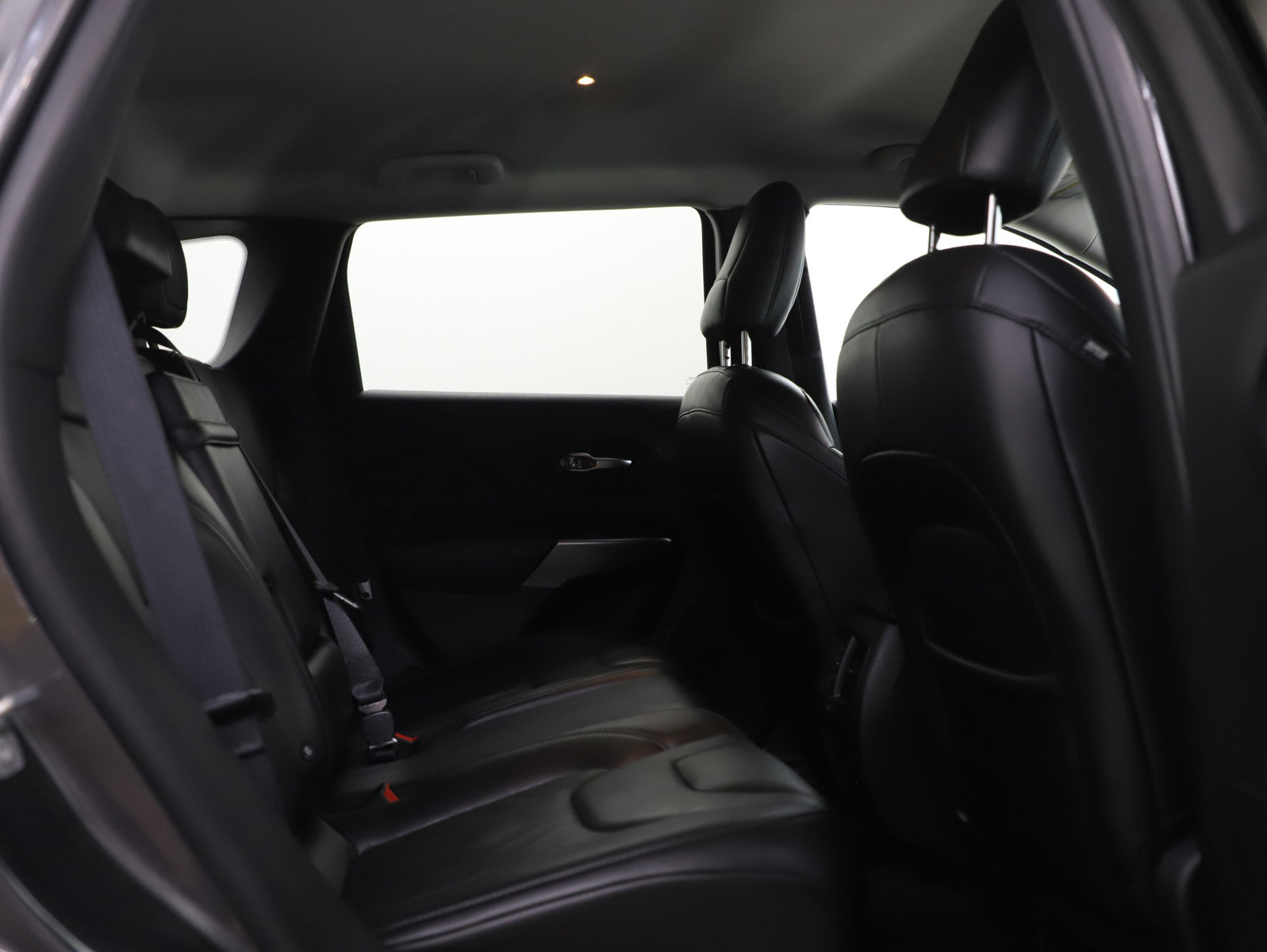 Used 2019 Jeep Cherokee Limited image 12