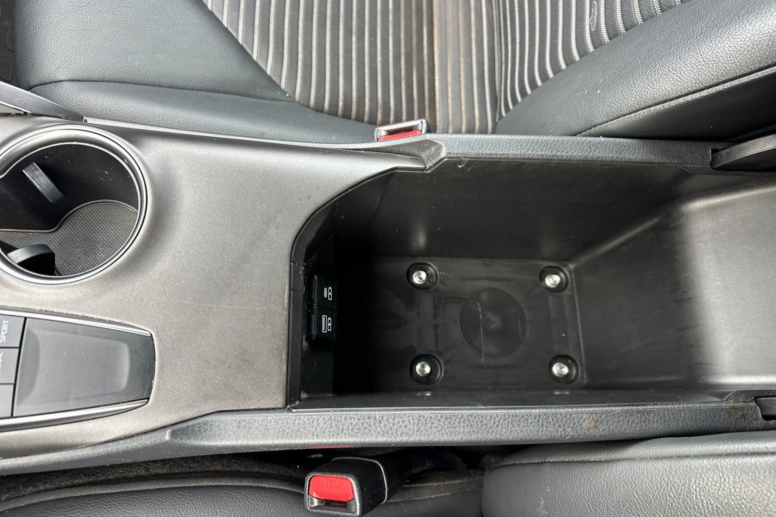 Used 2024 Toyota Camry SE image 31