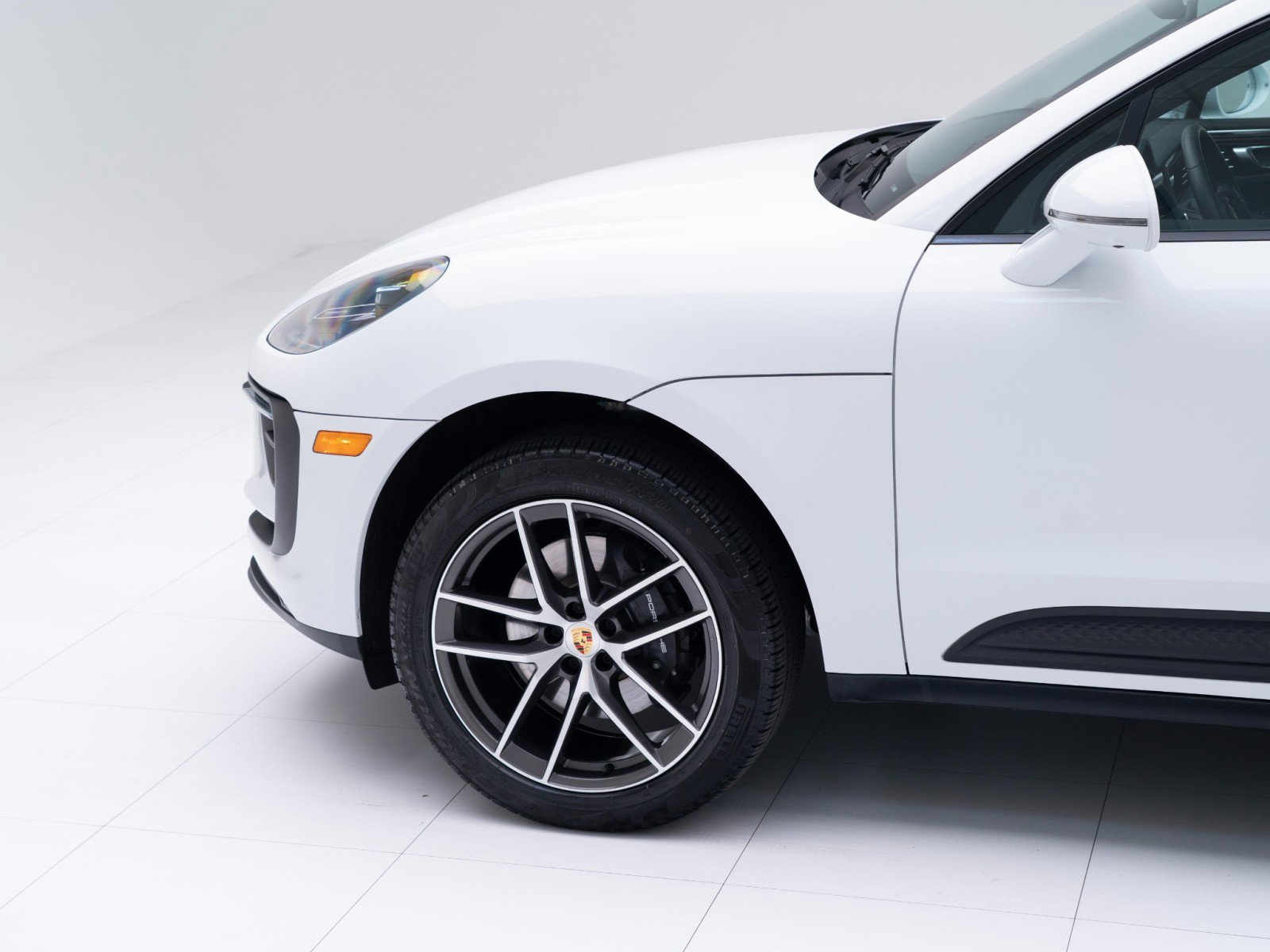 Certified 2025 Porsche Macan image 11