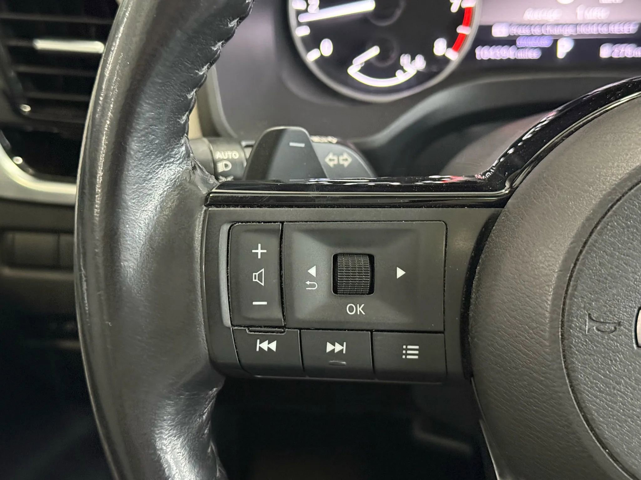 Used 2022 Nissan Rogue SL w/ SL Premium Package FWD image 12