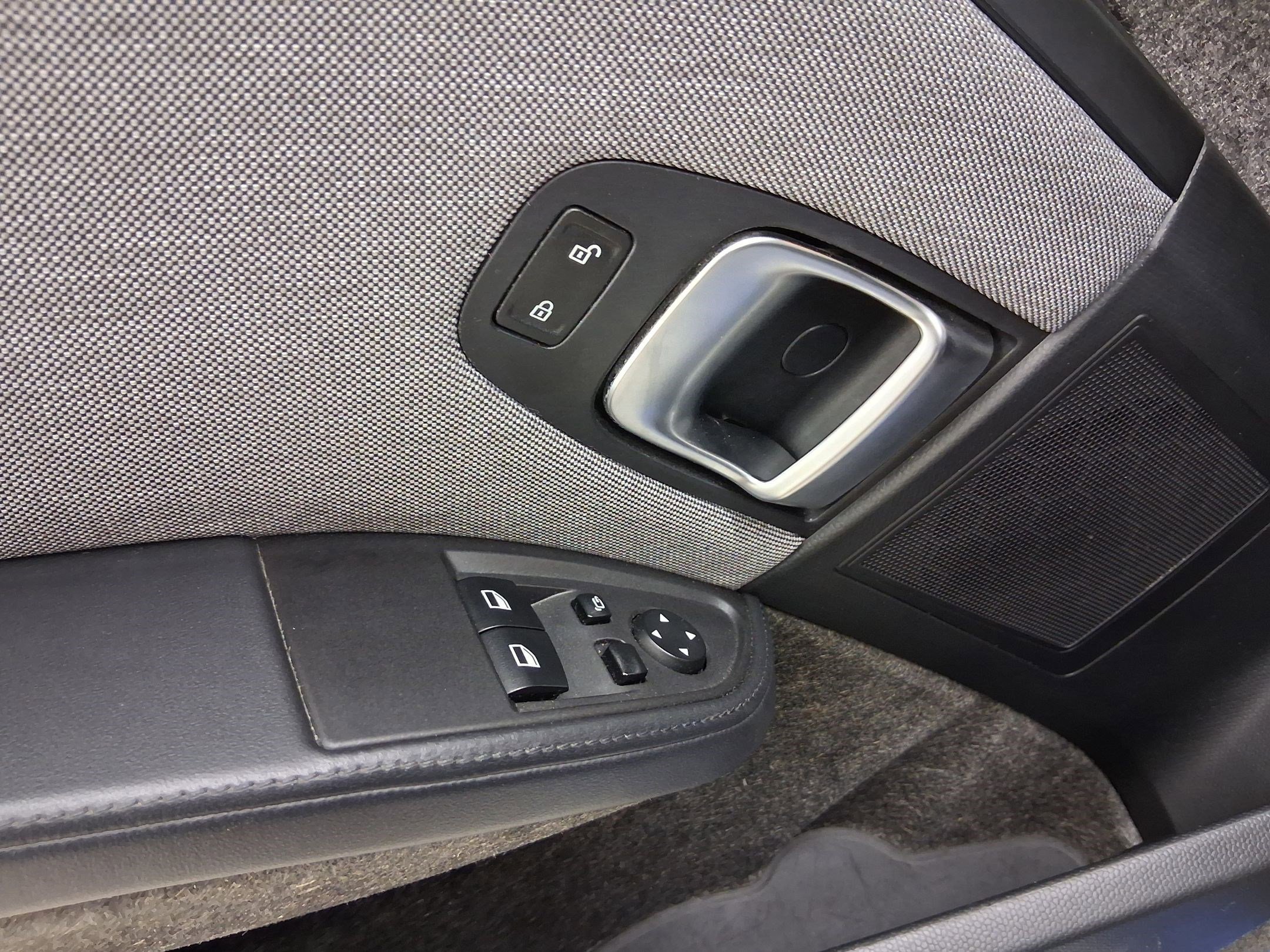 Used 2016 BMW i3 4dr HB w/Range Extender image 11