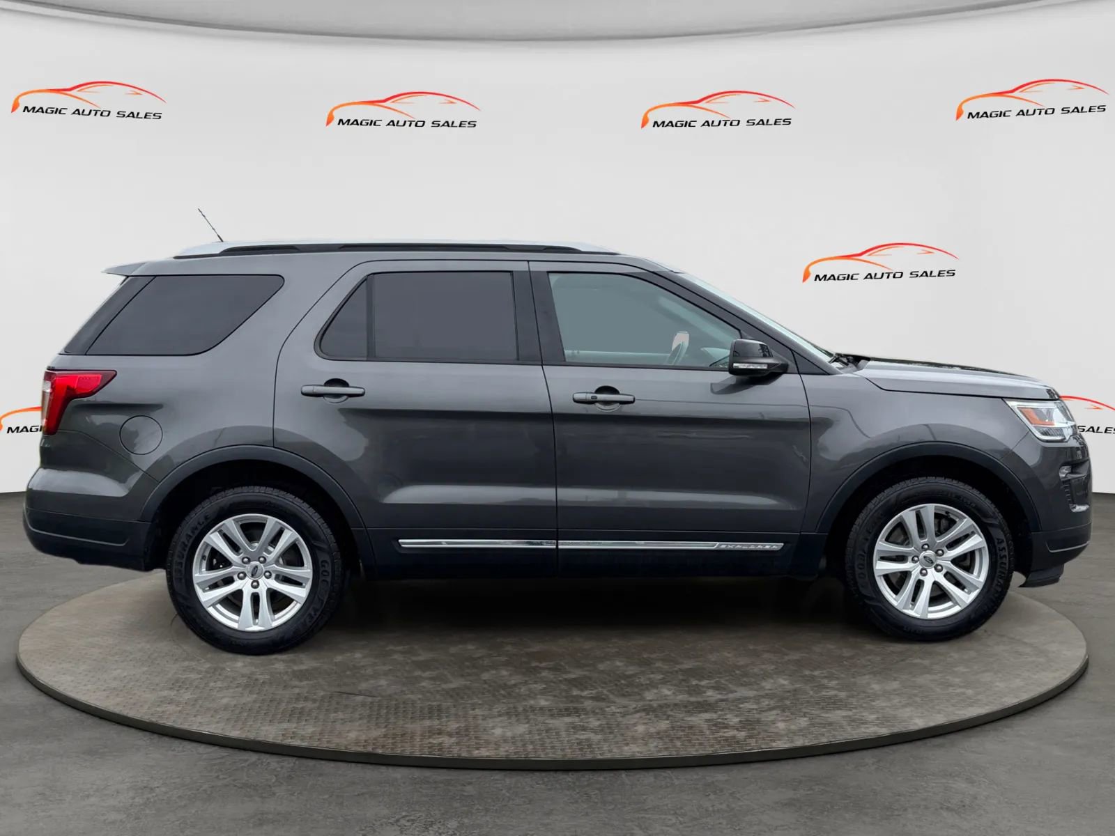 Used 2018 Ford Explorer XLT w/ Equipment Group 201A AWD/4WD image 6