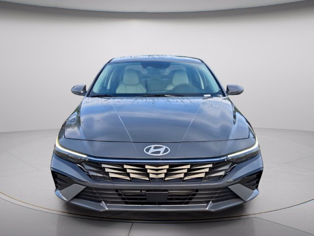 New 2026 Hyundai Elantra Limited FWD image 3