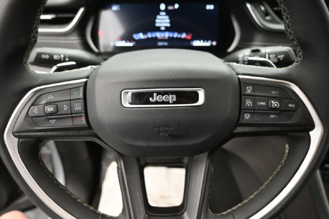 Used 2023 Jeep Grand Cherokee L Laredo AWD/4WD image 17