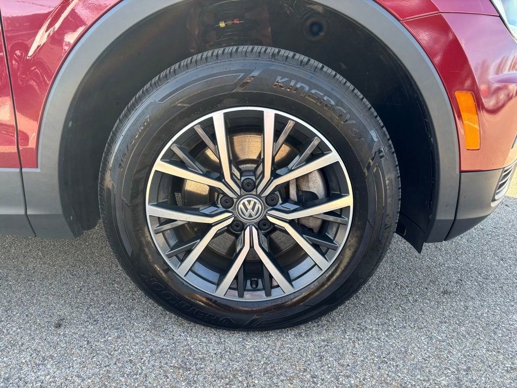 Used 2020 Volkswagen Tiguan SE w/ Panoramic Sunroof Package image 35