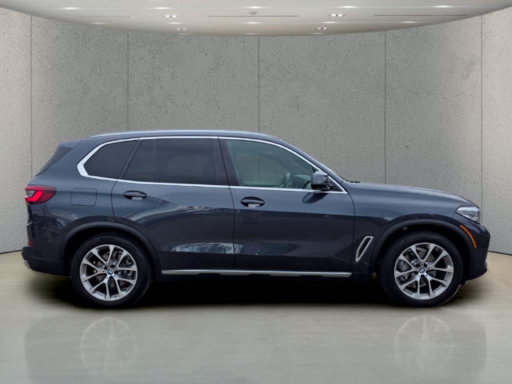 Used 2022 BMW X5 sDrive40i w/ Parking Assistance Package RWD image 3