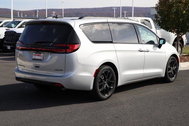 New 2026 Chrysler Pacifica Limited w/ S Appearance Package image 5