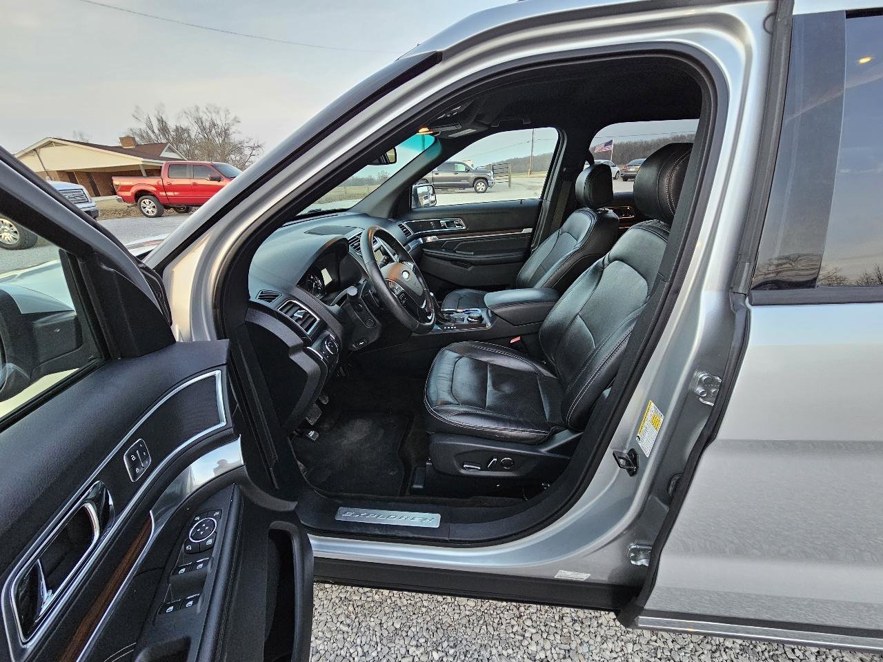 Used 2016 Ford Explorer Limited image 13