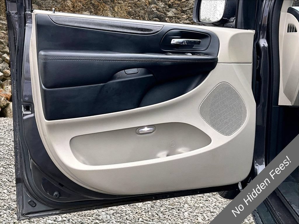 Used 2015 Dodge Grand Caravan American Value Package w/ UConnect Hands-Free Group FWD image 18