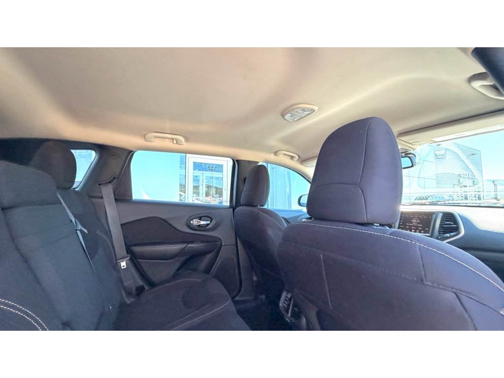 Used 2015 Jeep Cherokee Latitude AWD/4WD image 14