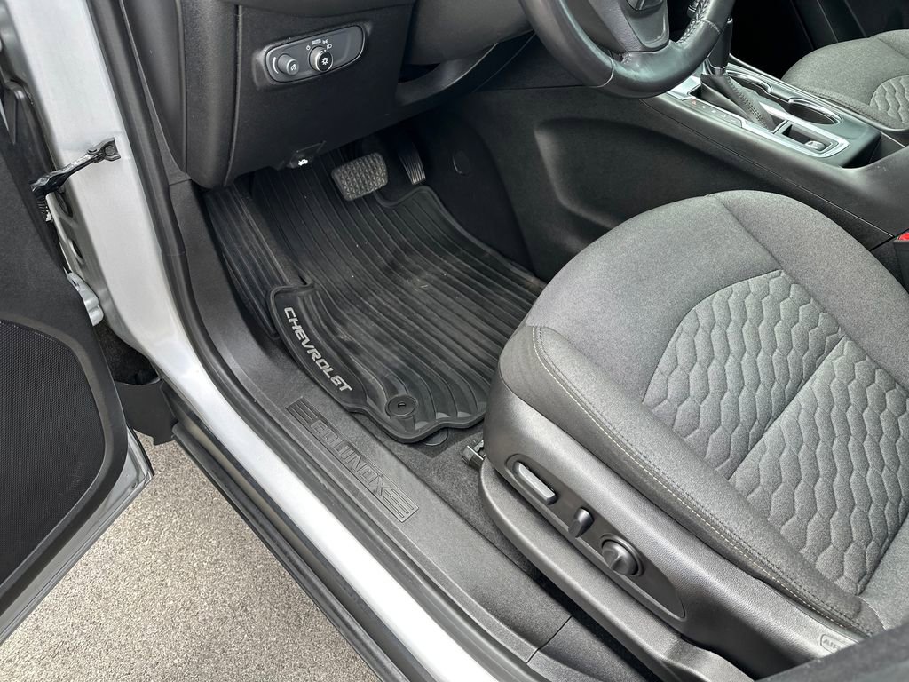 Used 2019 Chevrolet Equinox LT FWD image 18