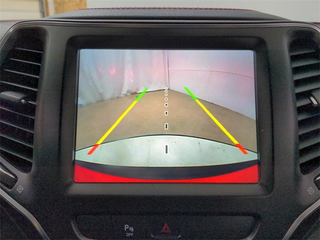 Used 2019 Jeep Cherokee Trailhawk w/ Cold Weather Group image 32