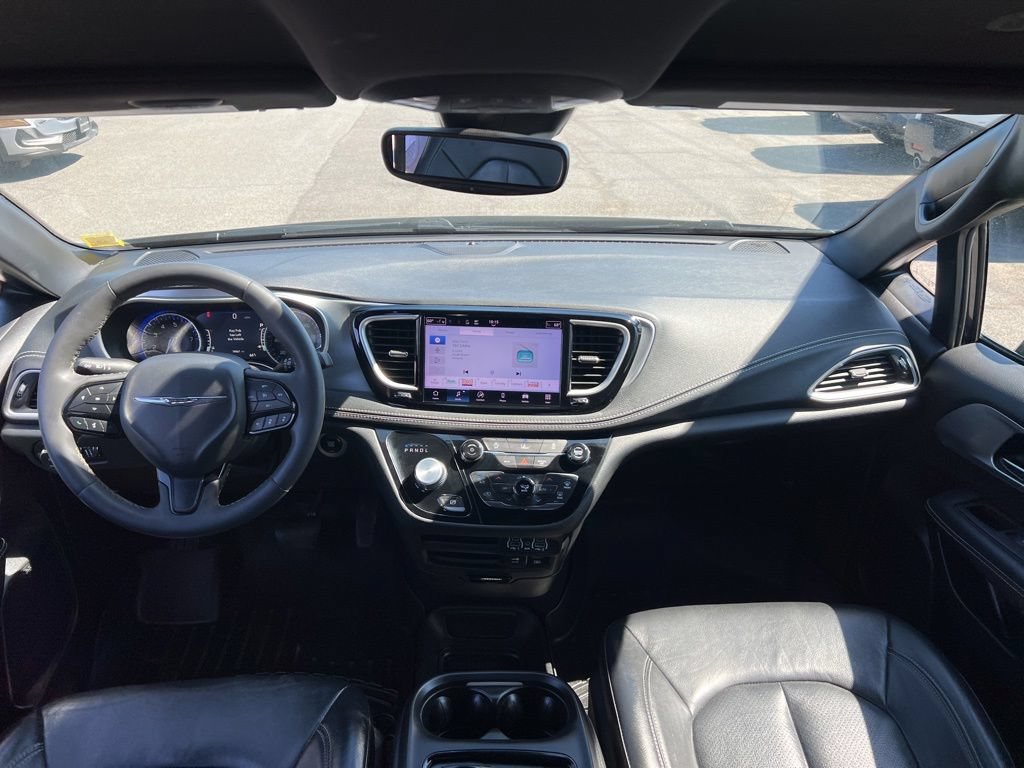 Used 2022 Chrysler Pacifica Touring-L w/ S Appearance Package AWD/4WD image 18