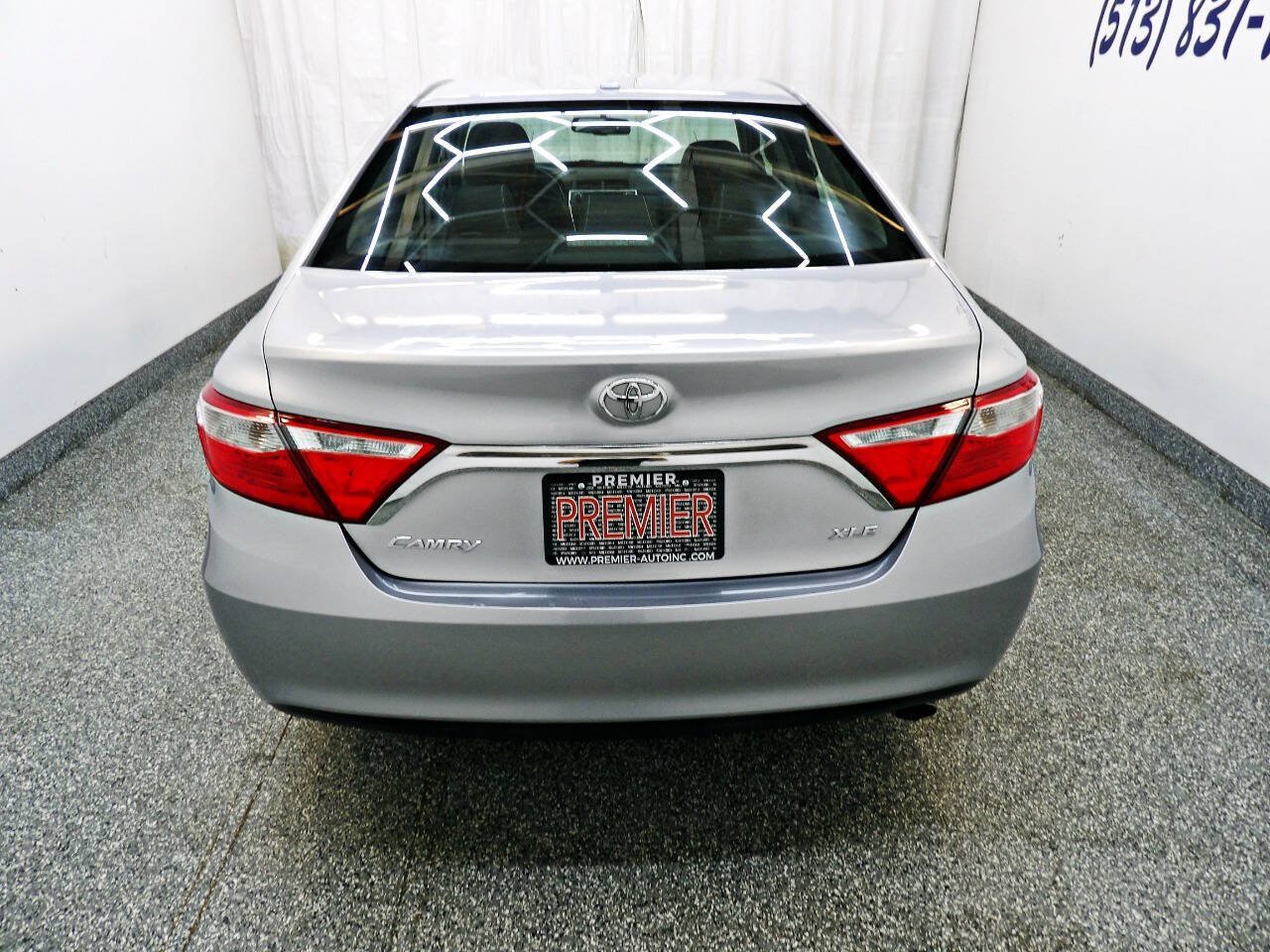 Used 2015 Toyota Camry XLE w/ Moonroof Package FWD image 5