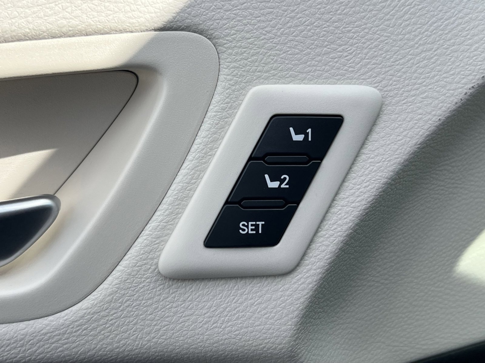 New 2026 Toyota Sienna Platinum image 25