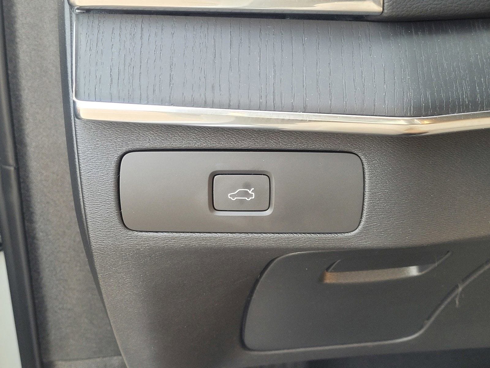 Certified 2023 Volvo XC90 B6 Ultimate w/ Protection Package Premier AWD/4WD image 18