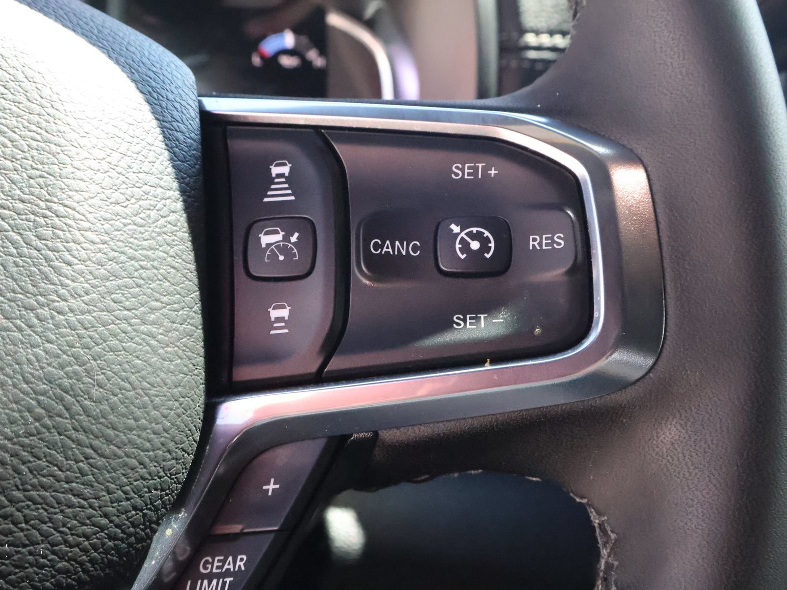 Used 2026 RAM 2500 Laramie AWD/4WD image 34