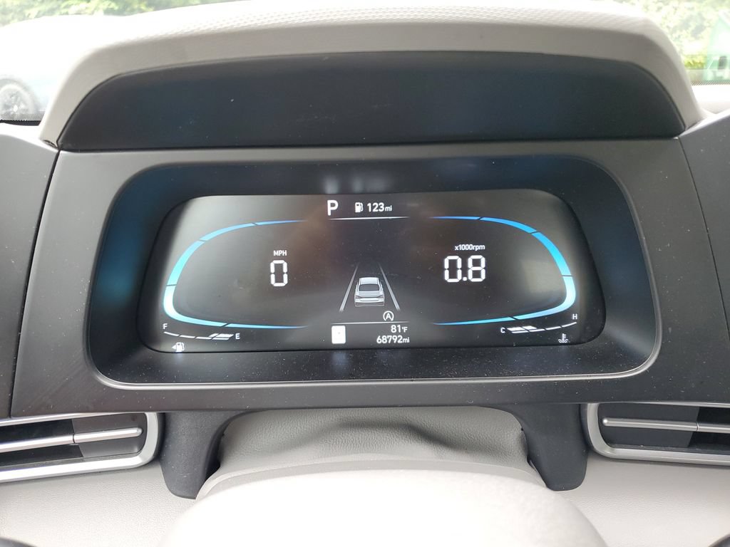 Used 2025 Hyundai Elantra SE FWD image 21
