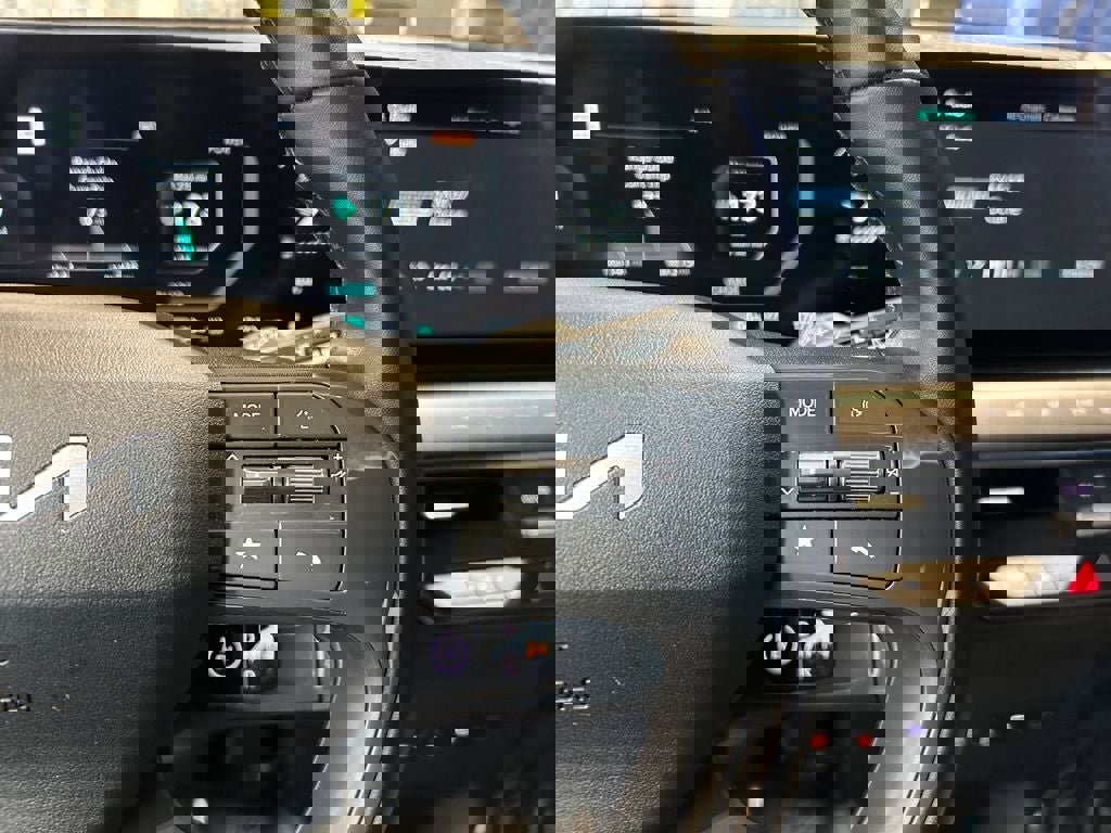 Used 2024 Kia EV9 Wind image 18