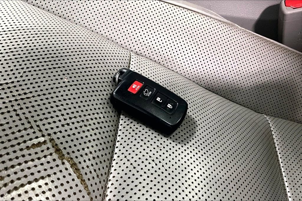 Used 2016 Toyota Highlander Limited Platinum image 8