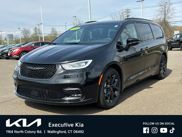 Used 2025 Chrysler Pacifica Limited FWD image 5