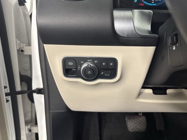 Used 2022 Mercedes-Benz GLB 250 4MATIC image 14