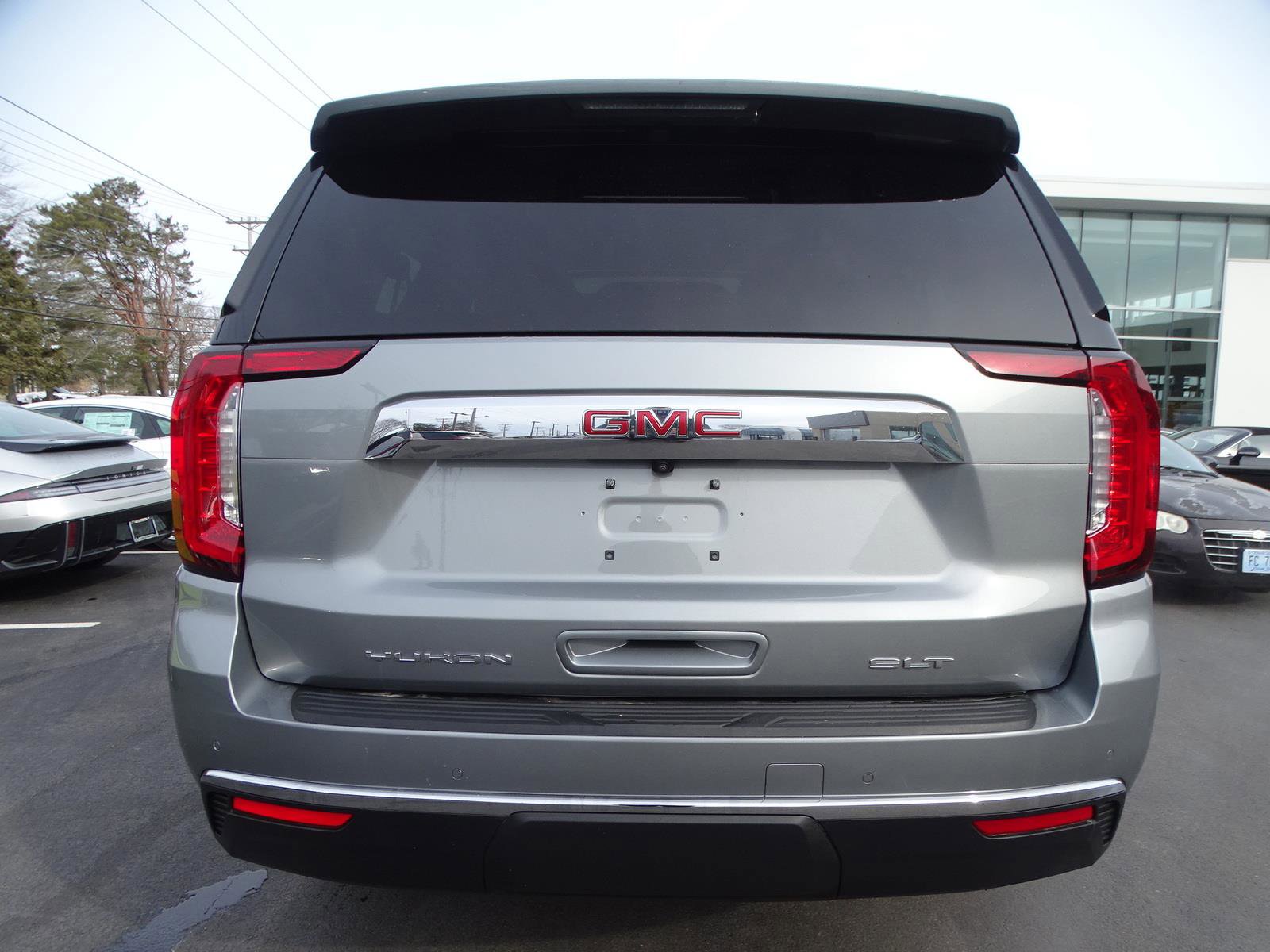 Used 2023 GMC Yukon XL SLT image 4