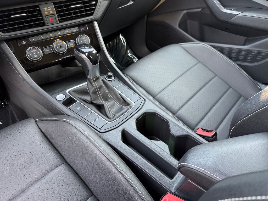 Used 2024 Volkswagen Jetta SE FWD image 18