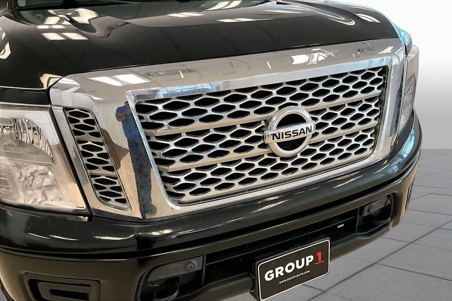 Used 2019 Nissan Titan SV w/ SV Convenience Package AWD/4WD image 28