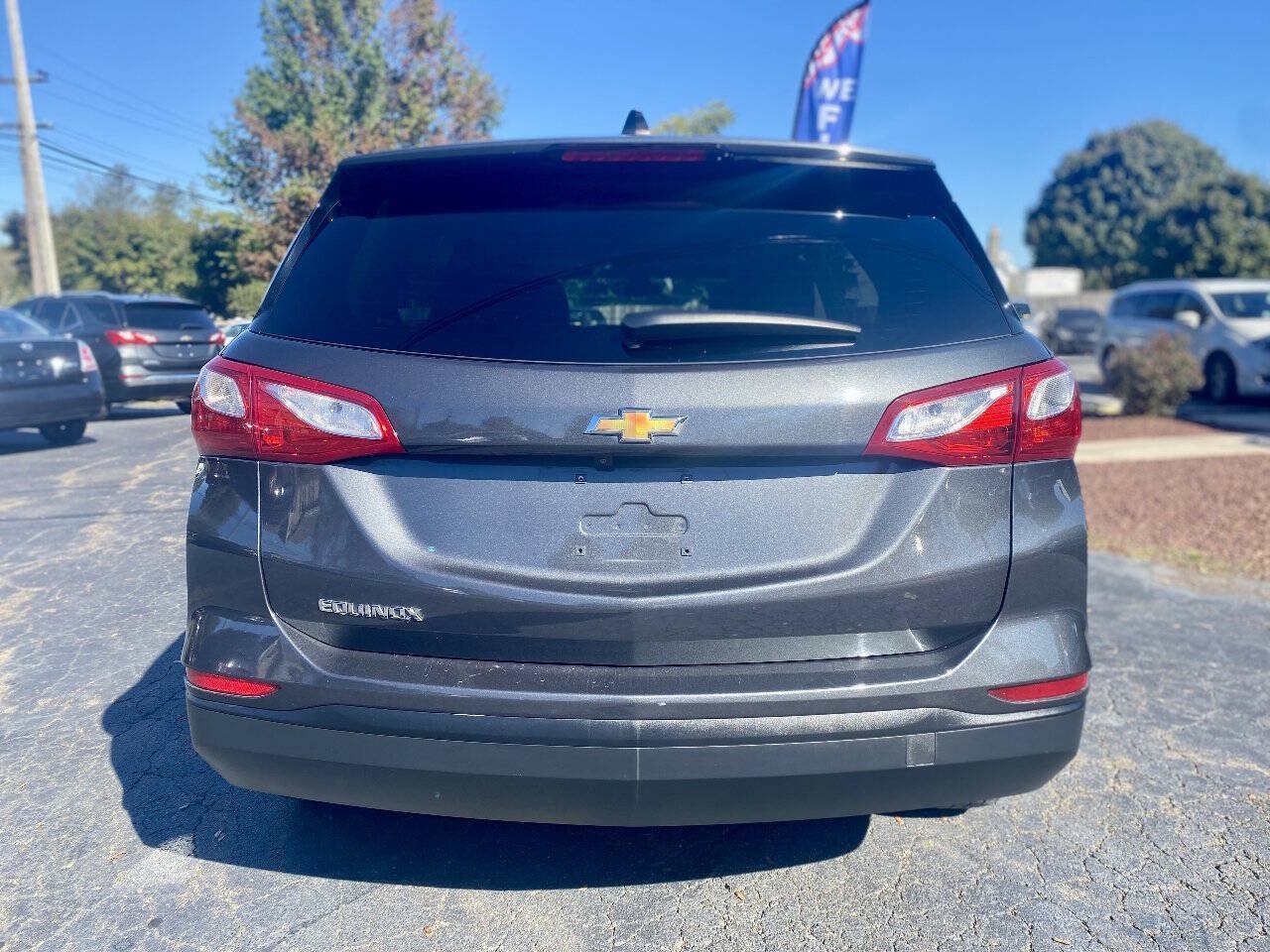 Used 2020 Chevrolet Equinox LS w/ LS Convenience Package FWD image 4