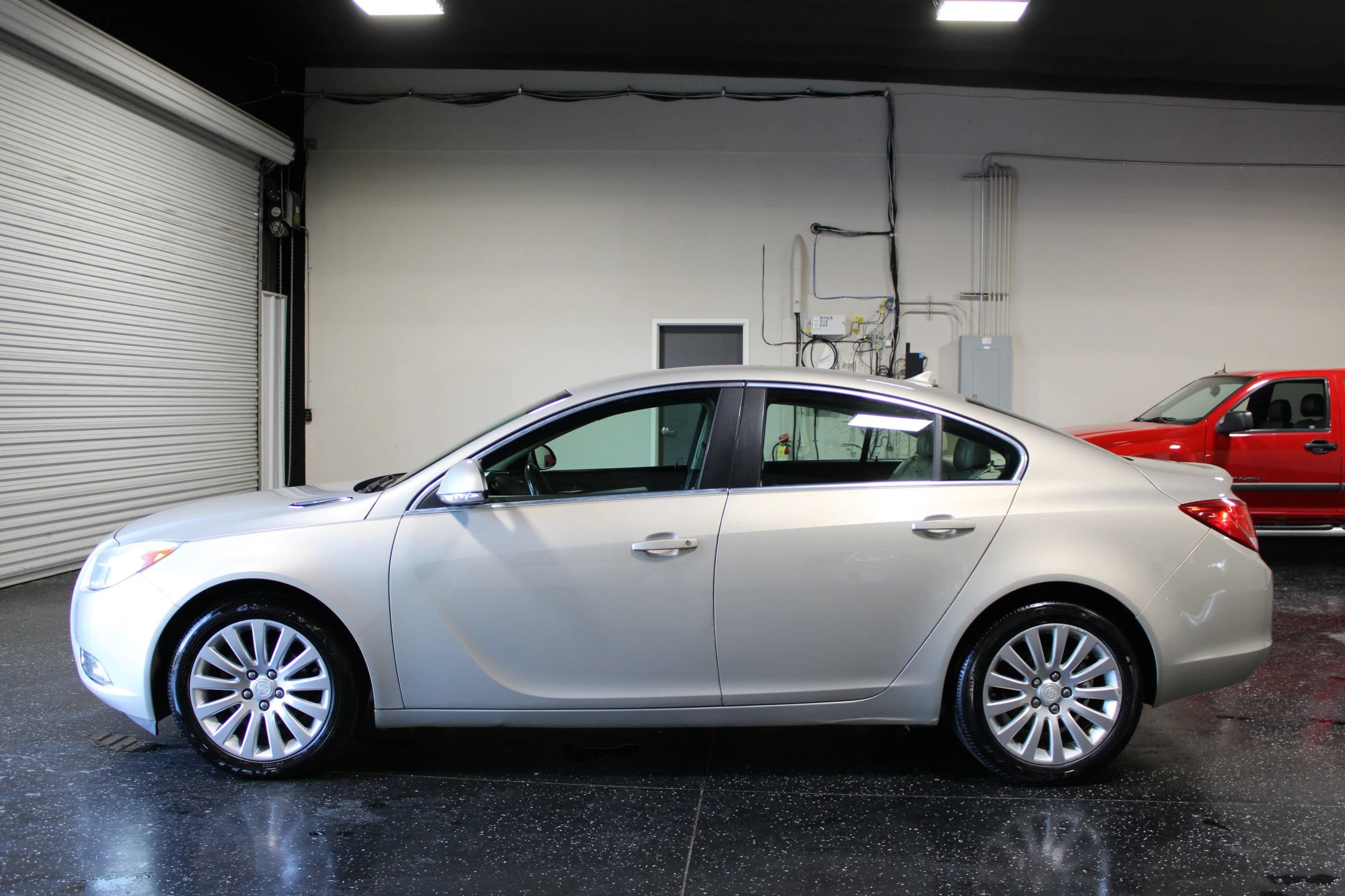 Used 2012 Buick Regal Leather FWD image 6