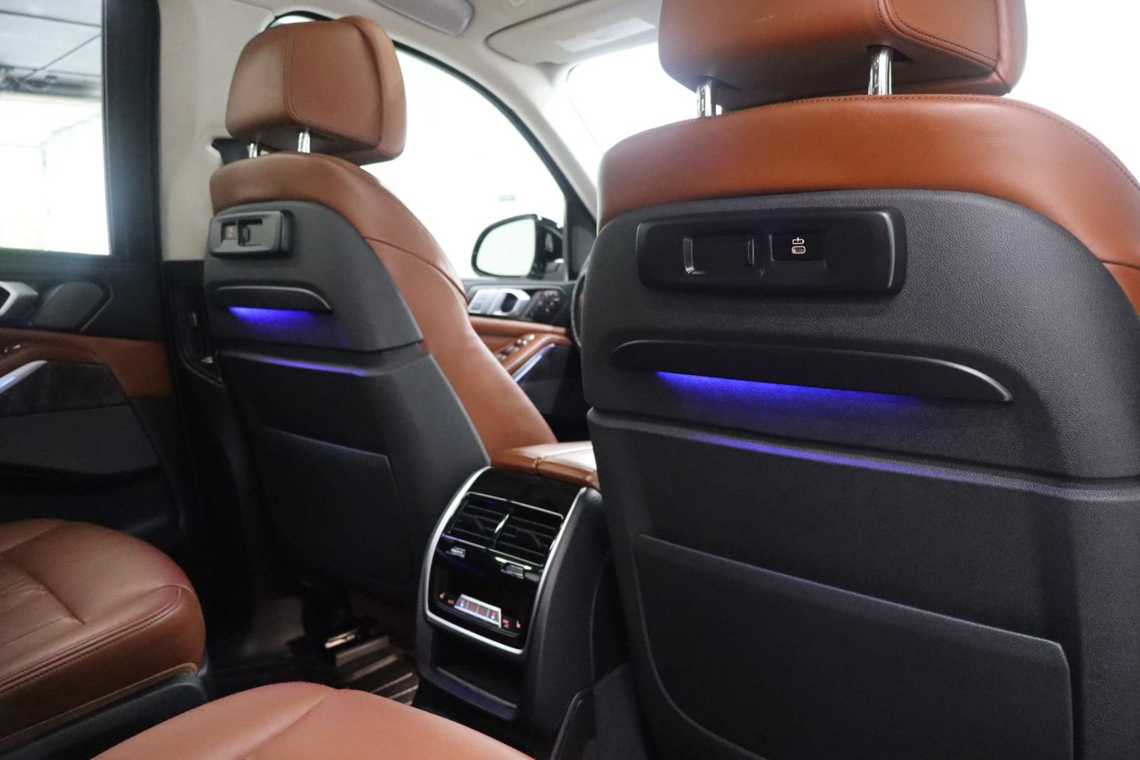 Used 2019 BMW X7 xDrive40i w/ Premium Package AWD/4WD image 28
