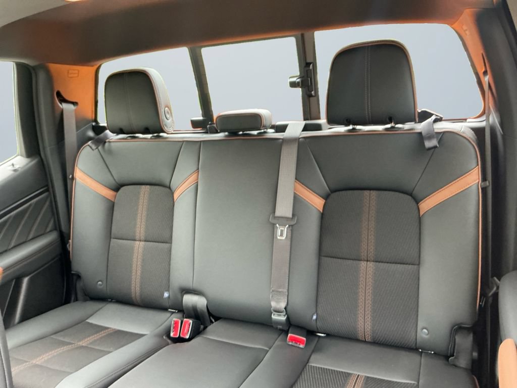 Used 2025 GMC Canyon AT4 w/ LPO, Off Road Lift Package AWD/4WD image 14