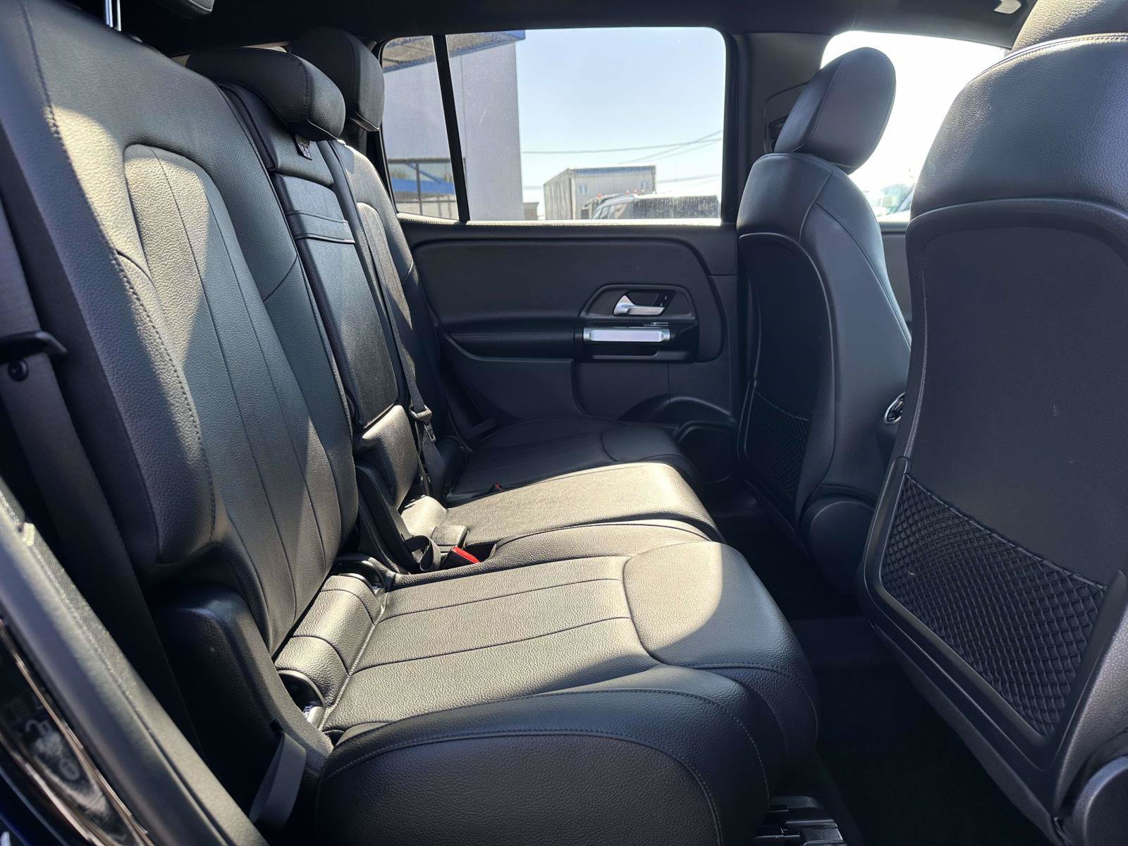 Used 2023 Mercedes-Benz GLB 250 4MATIC w/ Premium Package image 29