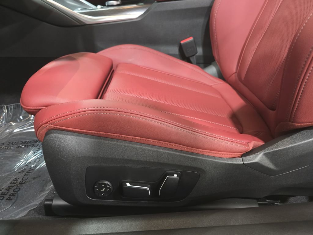 Used 2025 BMW 430i Coupe w/ M Sport Package image 28