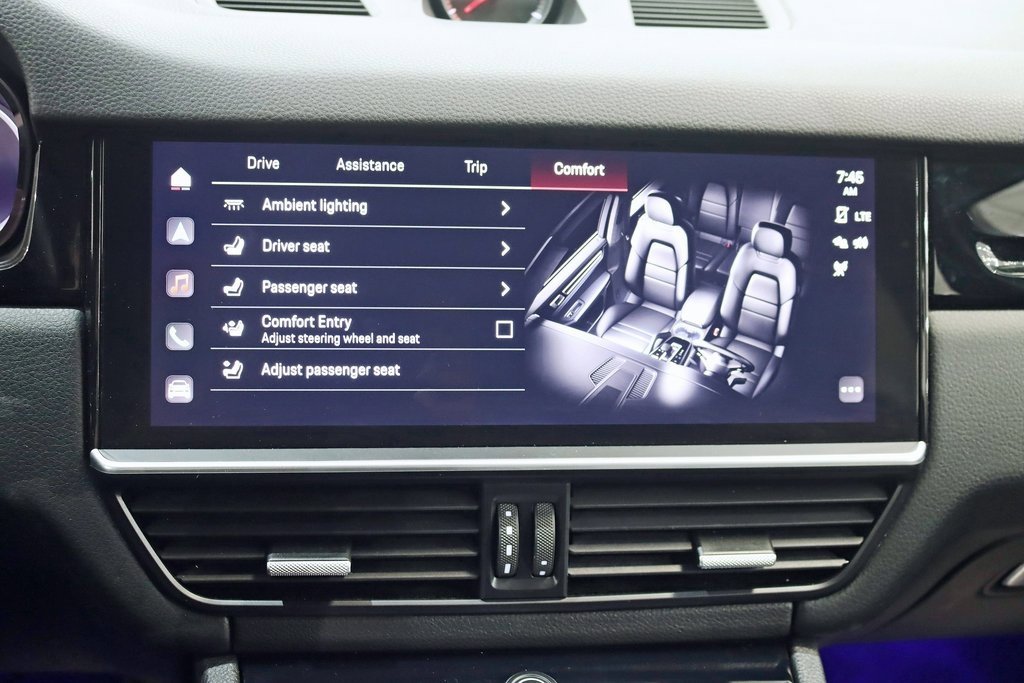 Used 2022 Porsche Cayenne Platinum Edition image 25