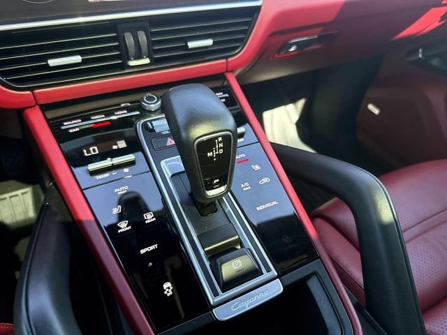 Used 2022 Porsche Cayenne AWD/4WD image 24