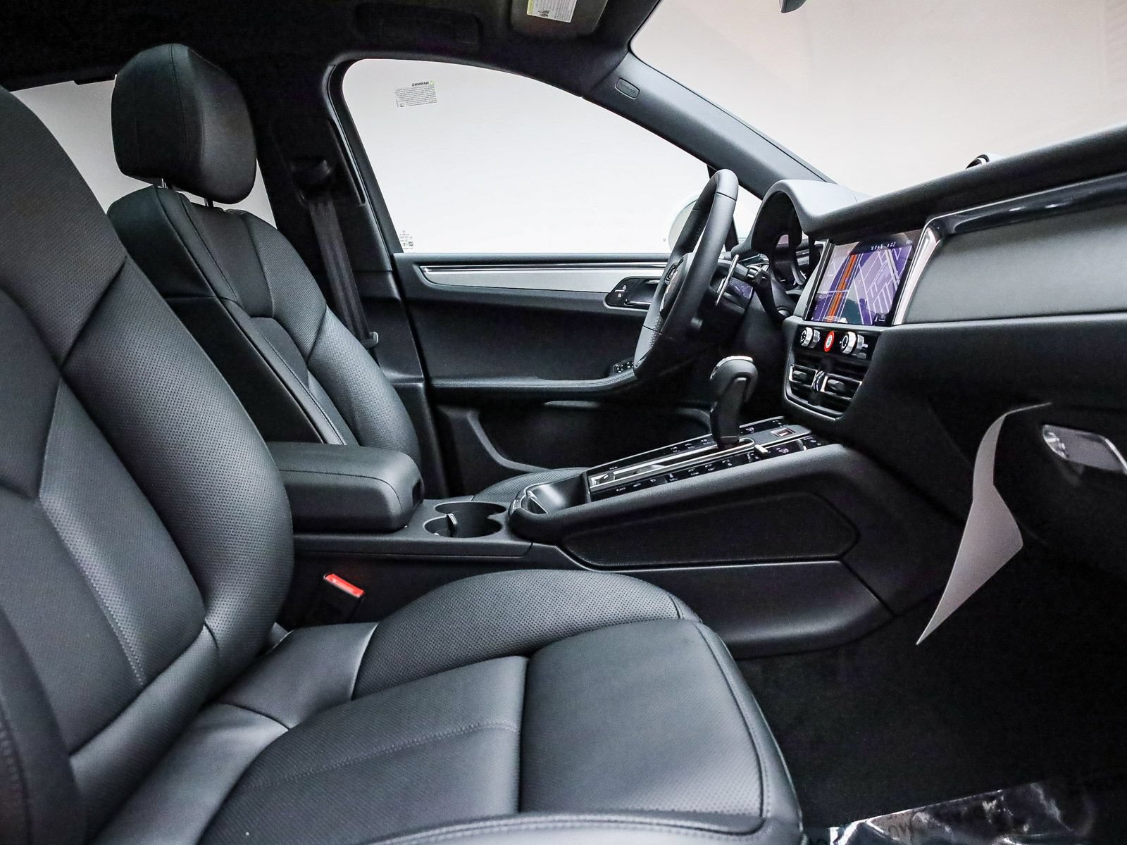 Certified 2026 Porsche Macan AWD/4WD image 21