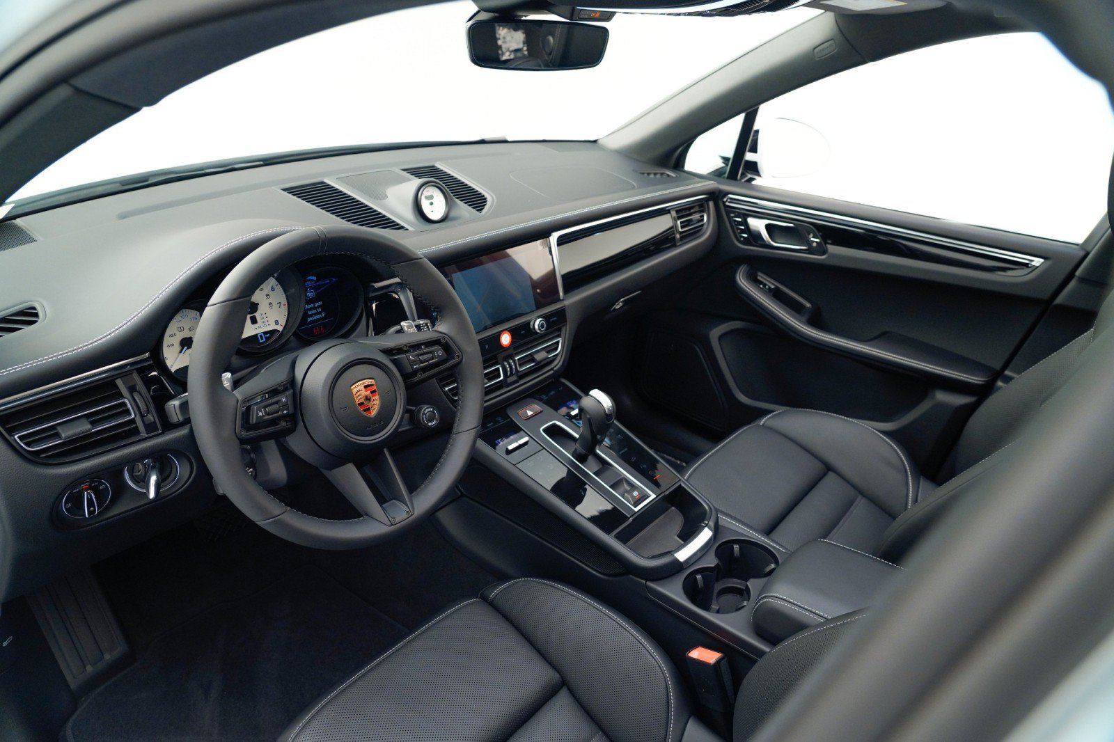 New 2026 Porsche Macan Turbo image 4